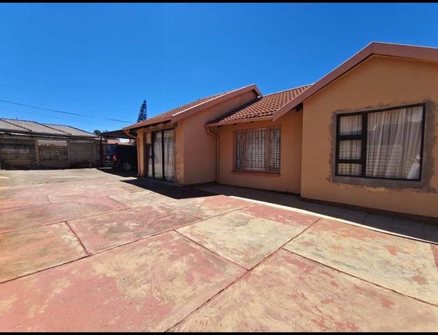 4 BEDROOM HOUSE FOR SALE IN GEELHOUTPARK